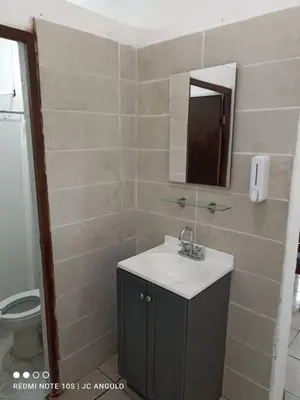Un baño de Casa sencilla, primer piso bien ubicada