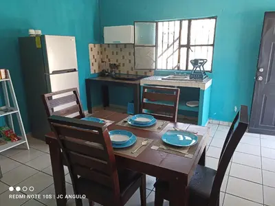 Una cocina o zona de cocina en Casa sencilla, primer piso bien ubicada