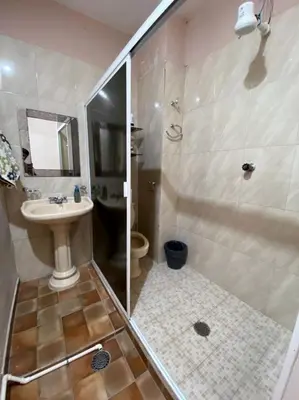 Un baño de Malecon Departamento - Brisas del Pacifico - Vuelta Playas
