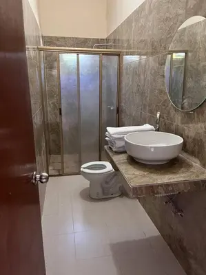 Un baño de Flores Condominios Depa Lili