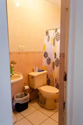 Un baño de Alojamiento completo 3 habitaciones (se puede facturar)