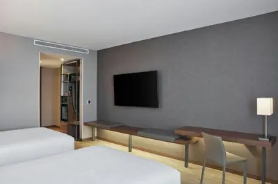Una televisión o centro de entretenimiento en AC Hotel by Marriott Saltillo