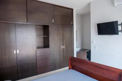 Una televisión o centro de entretenimiento en 2br/2ba Condo 1 block to ocean! - Unit #5
