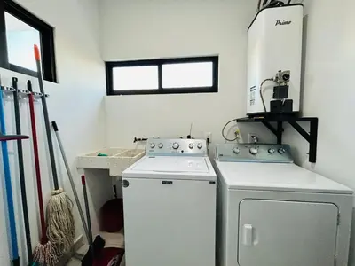 Una cocina o zona de cocina en casa con alberca en campo de golf by G P S rentas