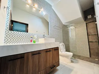 Un baño de casa con alberca en campo de golf by G P S rentas