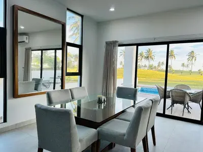 Plano de casa con alberca en campo de golf by G P S rentas