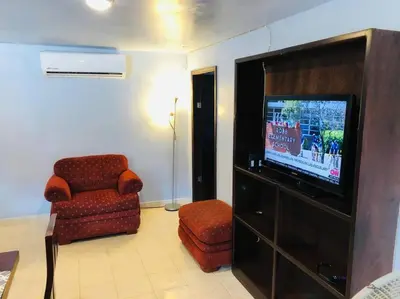 Una televisión o centro de entretenimiento en Nuevo Departamento en el Centro de Cananea