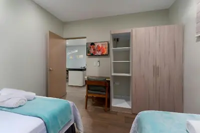 Cama o camas de una habitación en Promo! 2BR-Pool-Views-King Bed-Walk 2 Beach-5 Star Area