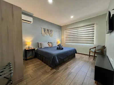 Cama o camas de una habitación en Promo! 2BR-Pool-Views-King Bed-Walk 2 Beach-5 Star Area