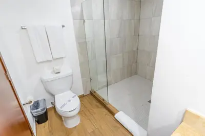 Un baño de Hotel Pacific Blue Mazatlan