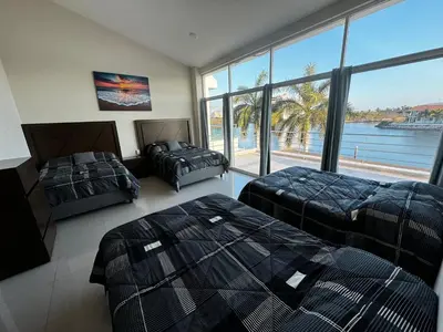 Cama o camas de una habitación en Casa Isla Marina Vista al Mar 20 Personas