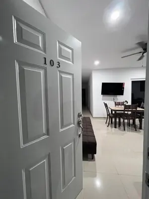 Una televisión o centro de entretenimiento en Departamento 103