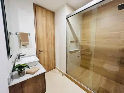 Un baño de Lujoso departamento frente al mar/camino al mar